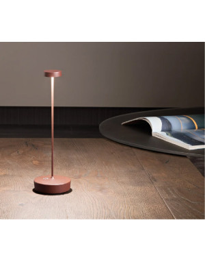 Swap est une lampe de table portable et rechargeable